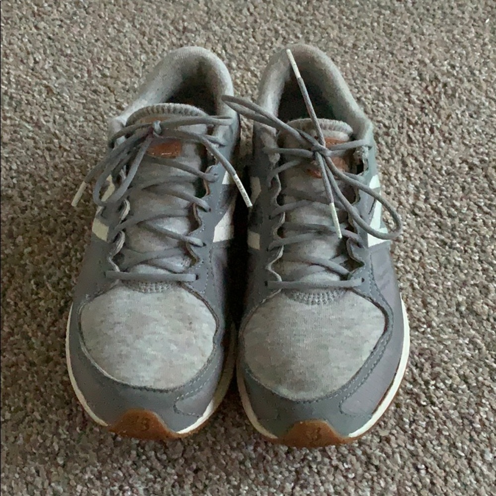 New Balance Shoes - Picture 2 of 6